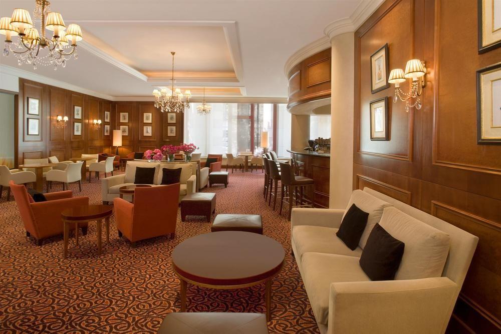 Sheraton Grand Warsawa Bagian luar foto The Club Lounge at the InterContinental London