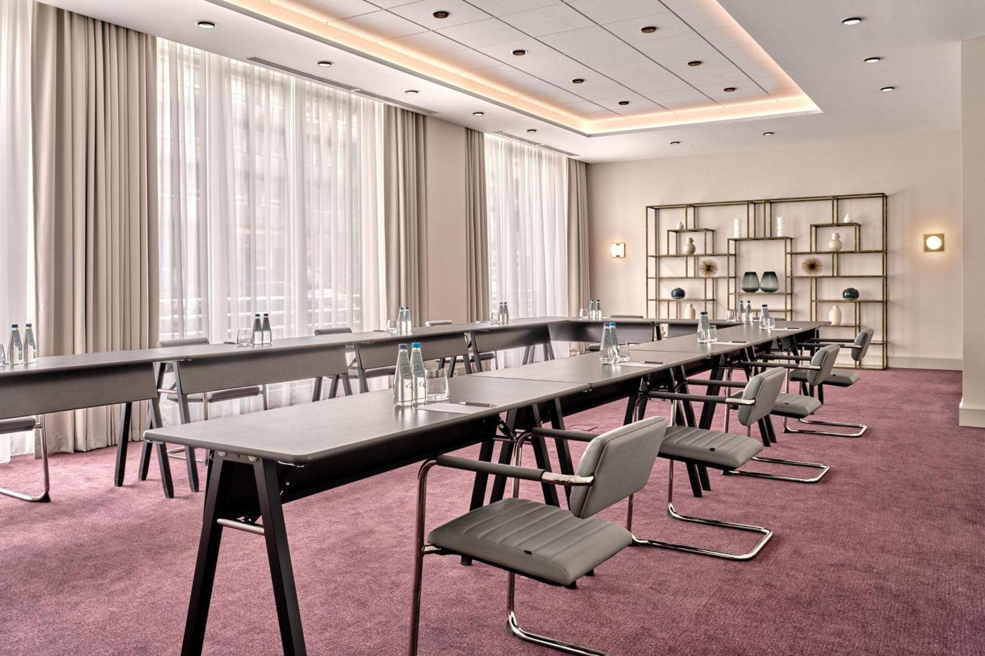 Sheraton Grand Warsawa Bagian luar foto Meeting room