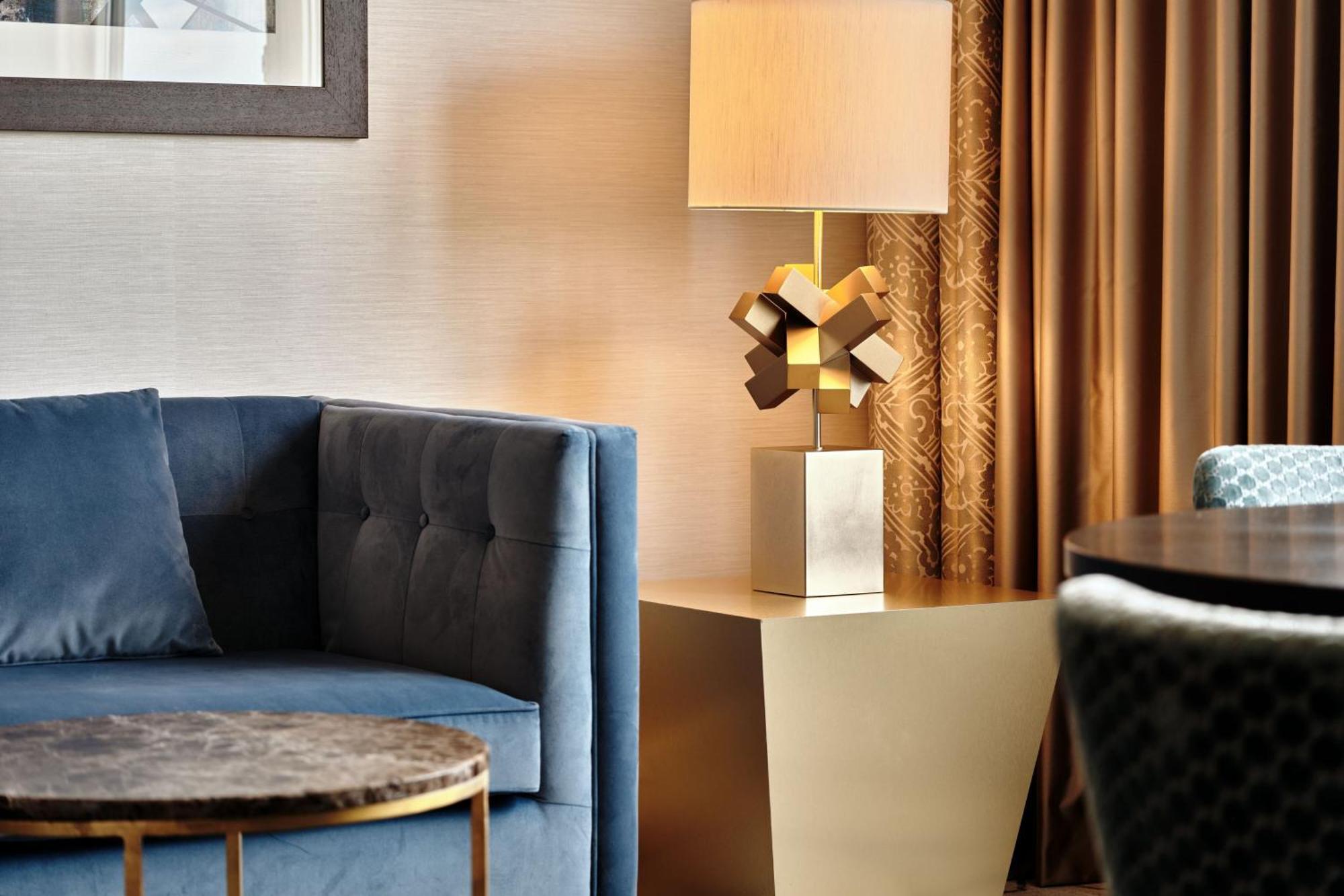 Sheraton Grand Warsawa Bagian luar foto A lamp