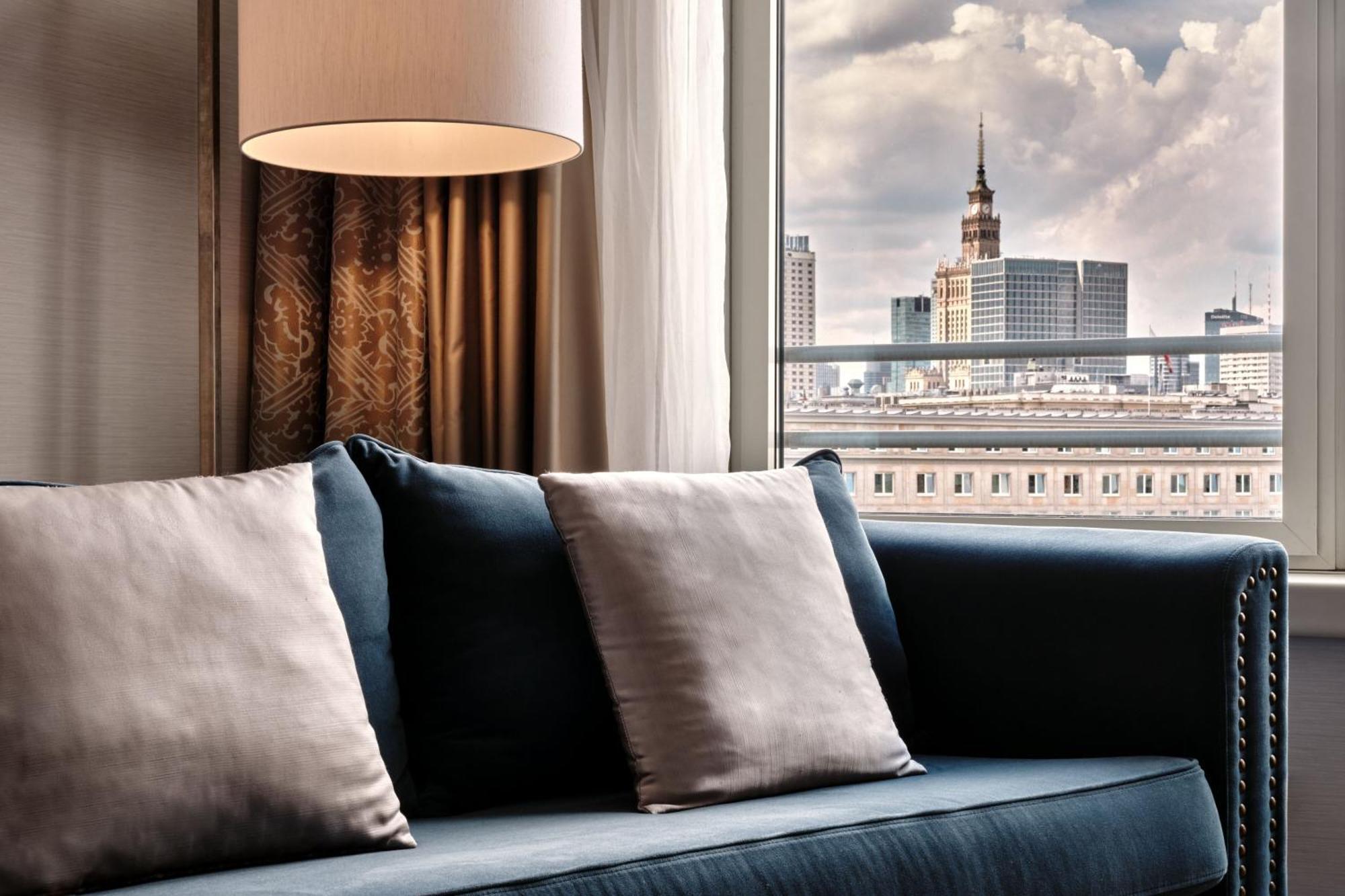Sheraton Grand Warsawa Bagian luar foto A view of the city from a suite at the Mandarin Oriental, Munich