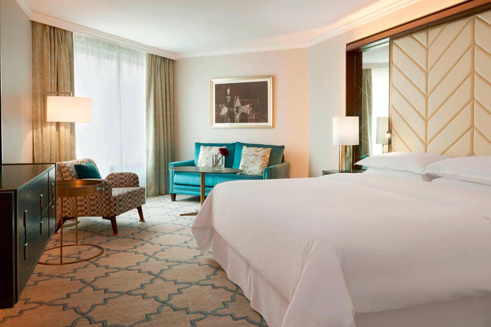 Sheraton Grand Warsawa Bagian luar foto Deluxe room