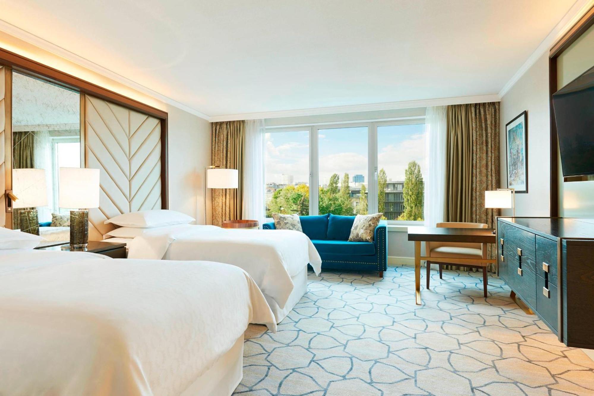 Sheraton Grand Warsawa Bagian luar foto Deluxe Room