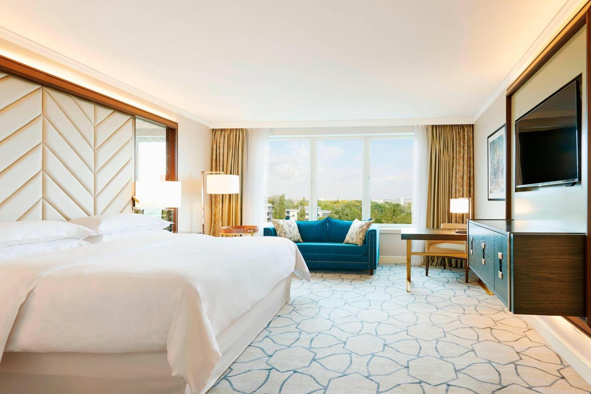 Sheraton Grand Warsawa Bagian luar foto Deluxe Room