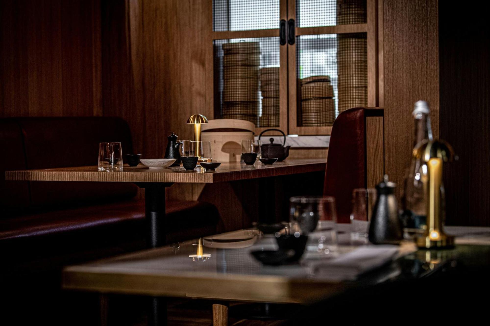 Sheraton Grand Warsawa Bagian luar foto Interior of the restaurant