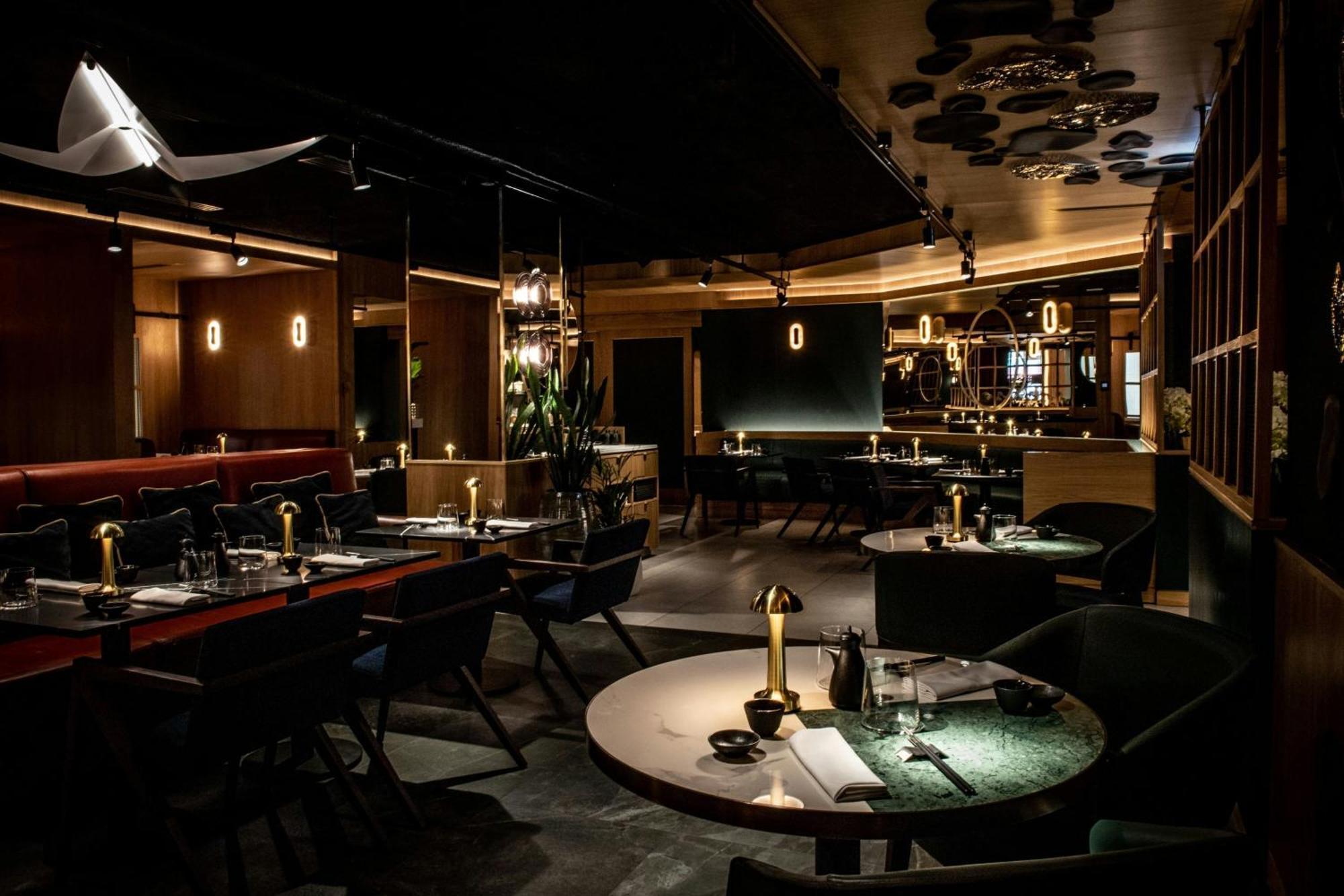 Sheraton Grand Warsawa Bagian luar foto Interior of the restaurant