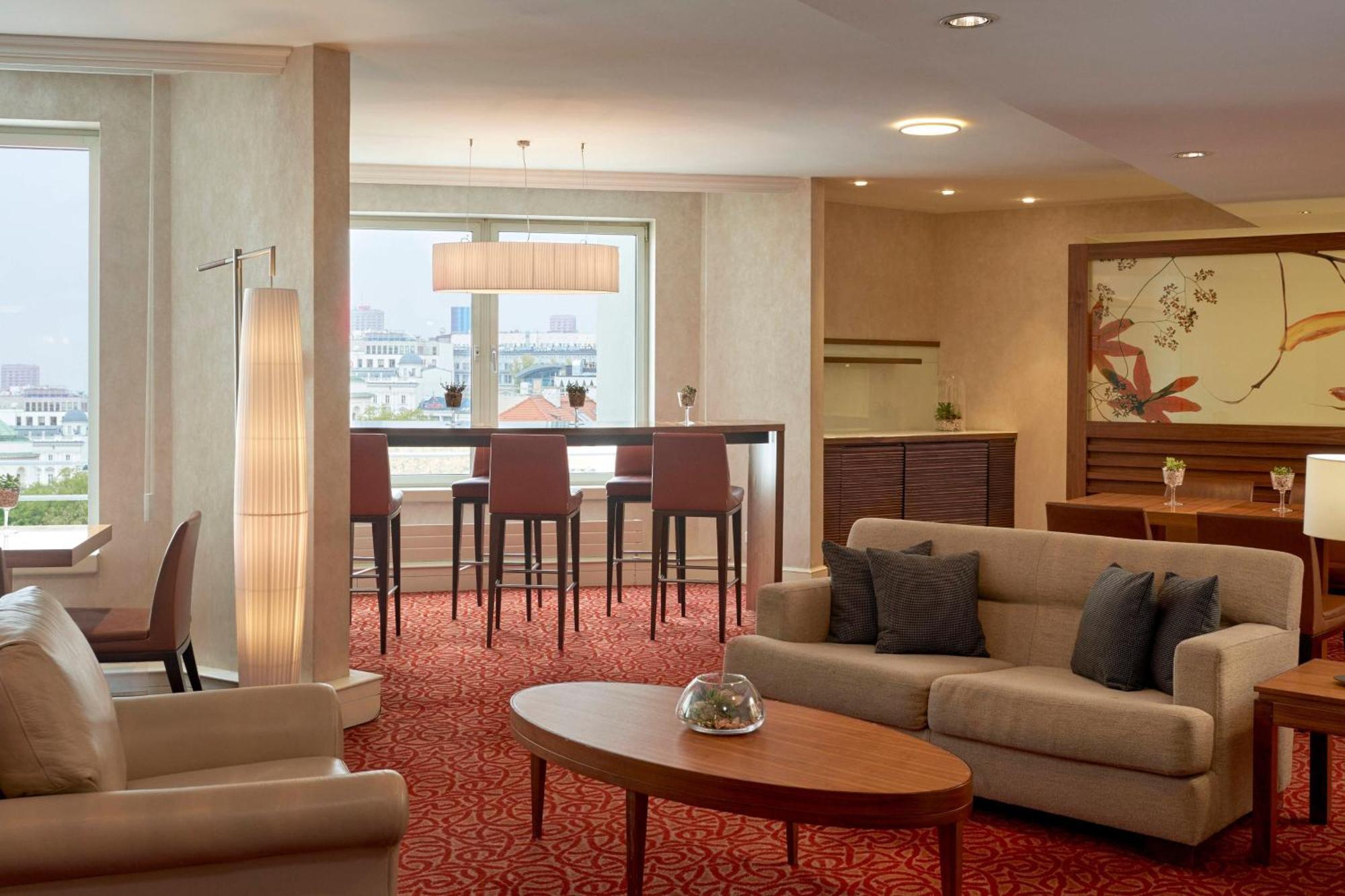 Sheraton Grand Warsawa Bagian luar foto Club Lounge at the Westin Palace, Brussels