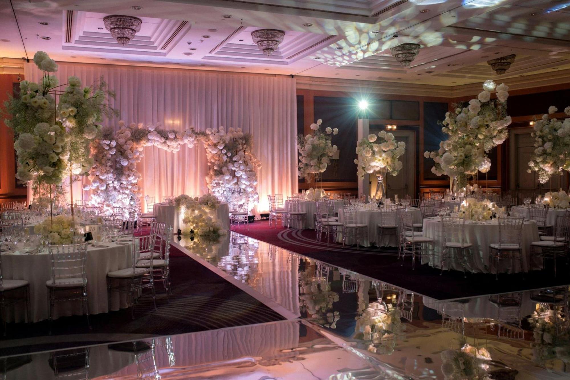 Sheraton Grand Warsawa Bagian luar foto