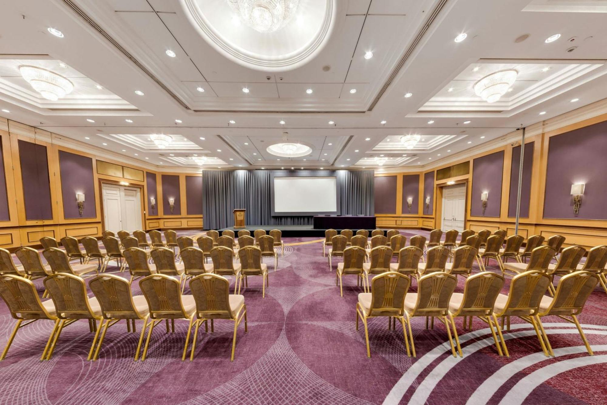 Sheraton Grand Warsawa Bagian luar foto