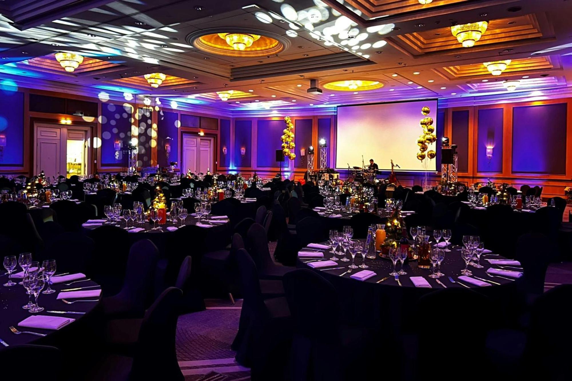 Sheraton Grand Warsawa Bagian luar foto