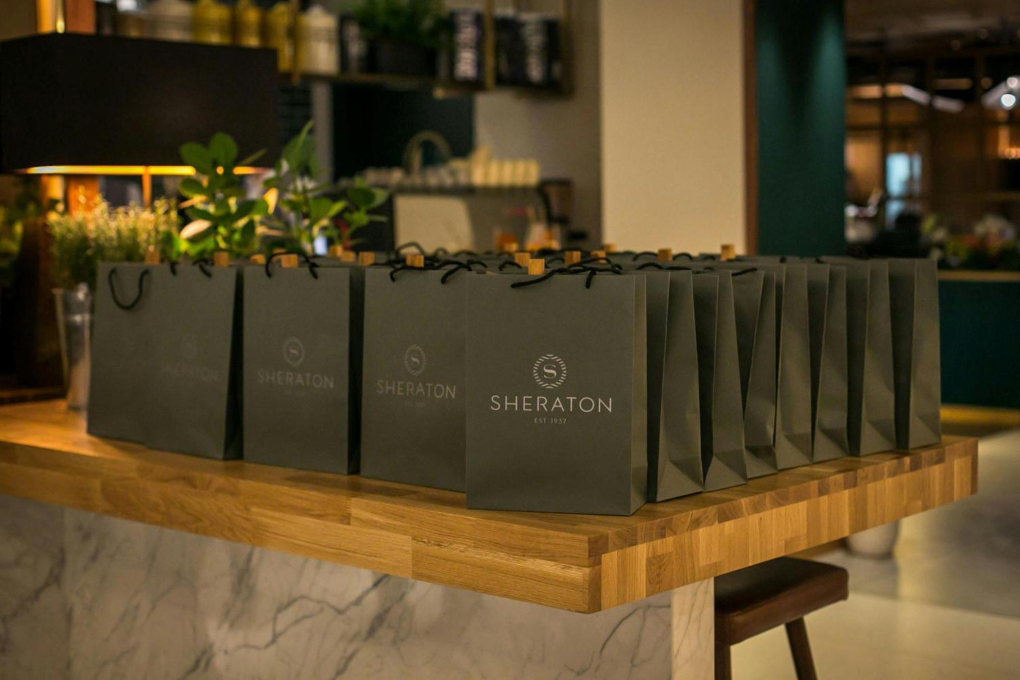 Sheraton Grand Warsawa Bagian luar foto